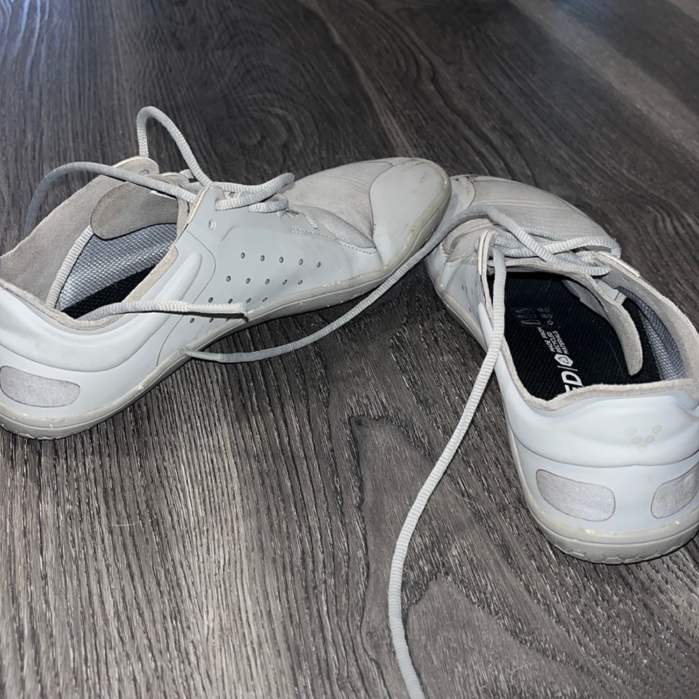 VIVO barefoot well loved shoe